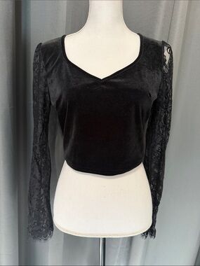 Black Velvet V-Neck Long Sleeve Lace Bell Sleeve Top (small)